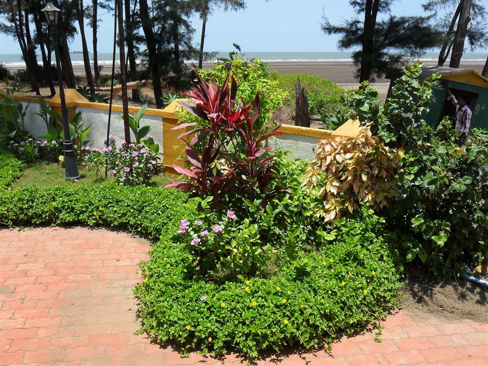 Golden Swan Beach Resort Murūd Exteriör bild