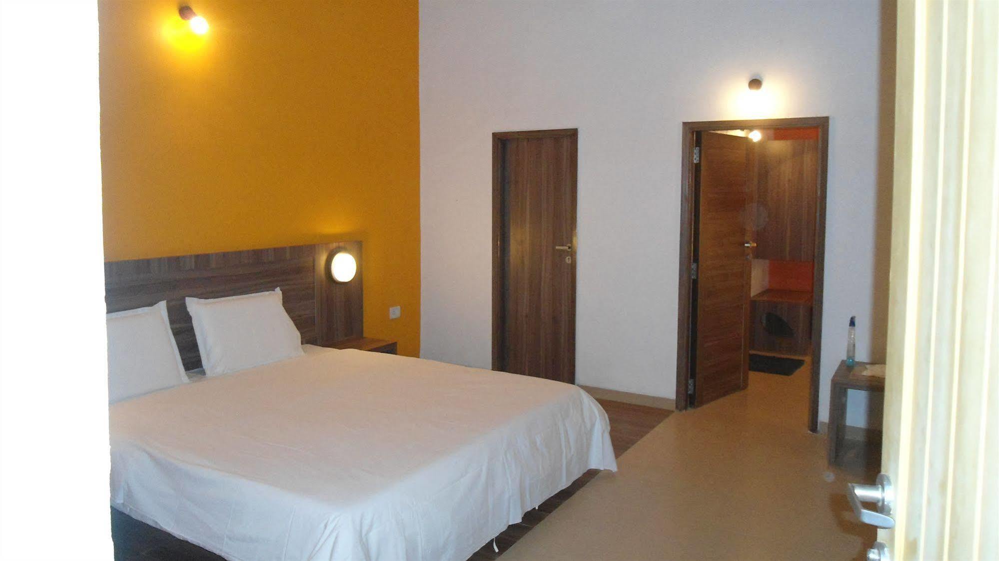 Golden Swan Beach Resort Murūd Exteriör bild